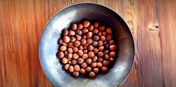 gemsbok beans, also known as morama/marama (Tswana), elandsboontjie/braaiboontjie/maramaboontjie (Afrikaans), maramama (Tsonga), cuxwe (Naro), tsi-tsin (!Kung) and gami (Khoi).